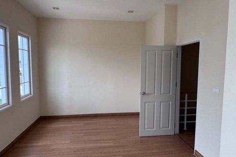 Townhouse in Pak Kret, Thailand 5 bedrooms № 147422 - photo 5