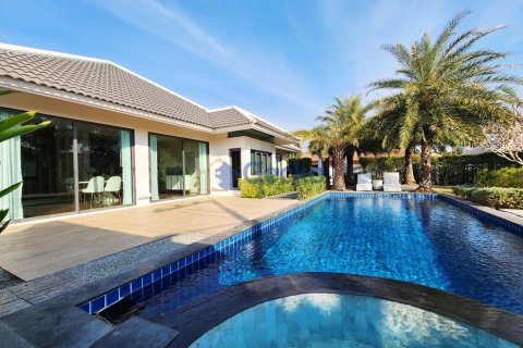 House in Pattaya, Thailand 3 bedrooms № 196384