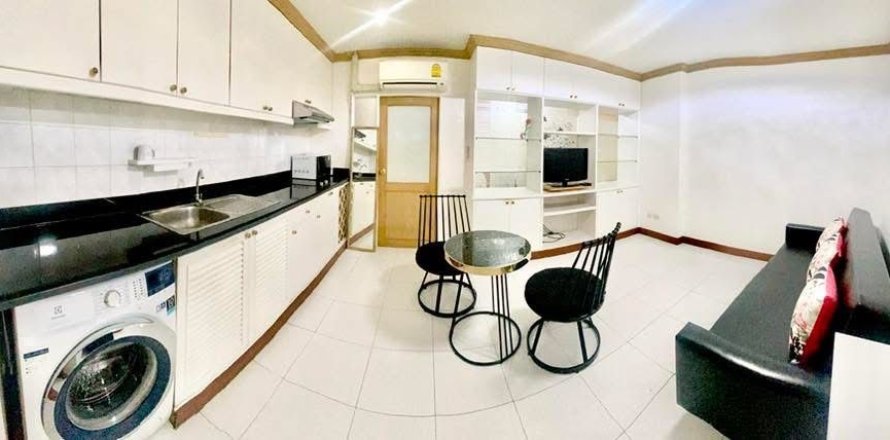 Studio in the Condo in Watthana, Bangkok, Thailand № 172226