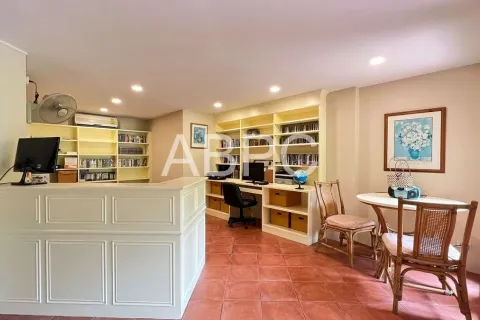 Condo on Jomtien Beach, Pattaya, Thailand, 2 bedrooms № 210455 - photo 10