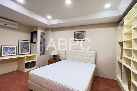 Condo on Jomtien Beach, Pattaya, Thailand, 2 bedrooms № 210455 - photo 12
