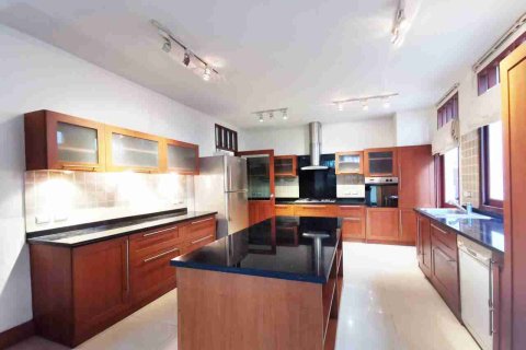 House in Bangkok, Thailand 5 bedrooms № 184112 - photo 3