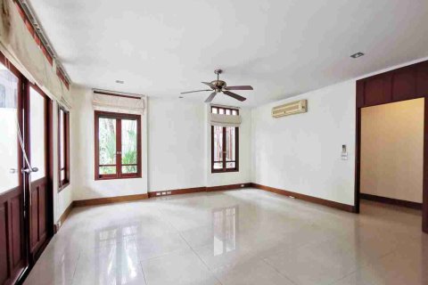 House in Bangkok, Thailand 5 bedrooms № 184112 - photo 7