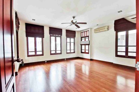 House in Bangkok, Thailand 5 bedrooms № 184112 - photo 10