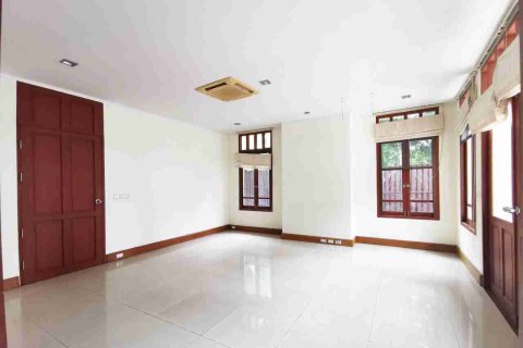 House in Bangkok, Thailand 5 bedrooms № 184112 - photo 9