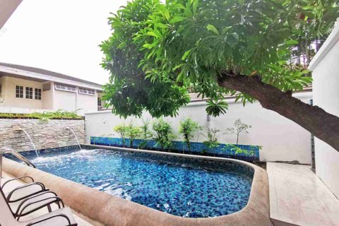 House in Bangkok, Thailand 5 bedrooms № 184112 - photo 4