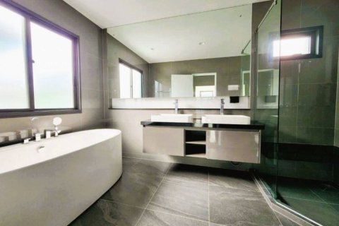 Condo in Bangkok, Thailand, 4 bedrooms  № 180823 - photo 16