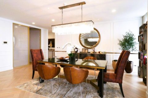 Condo in Bangkok, Thailand, 4 bedrooms  № 180823 - photo 2