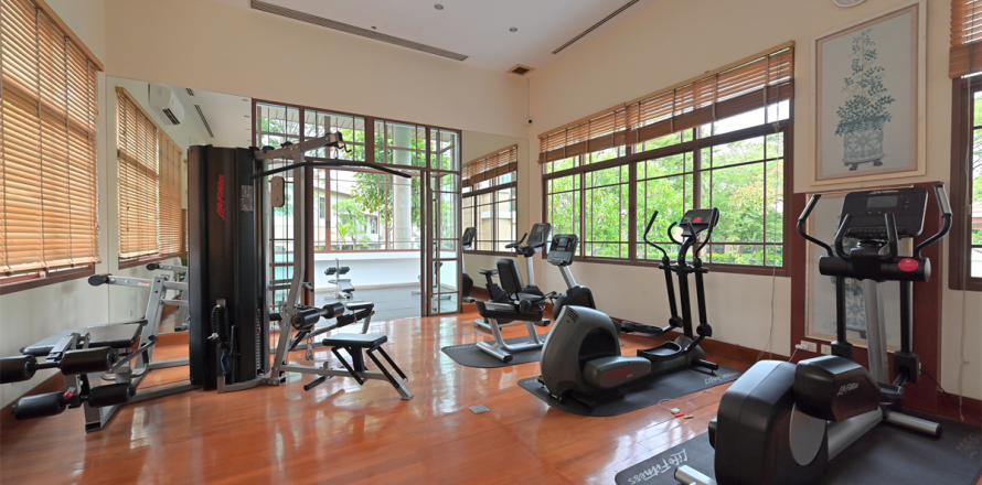 House in Bangkok, Thailand 4 bedrooms № 190264