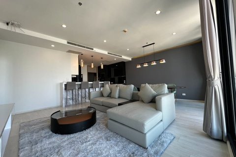 Condo in Bangkok, Thailand, 2 bedrooms  № 155737 - photo 2