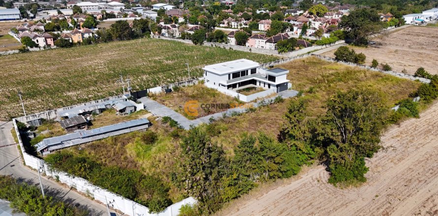 Terrain à Chonburi, Thaïlande № 155740