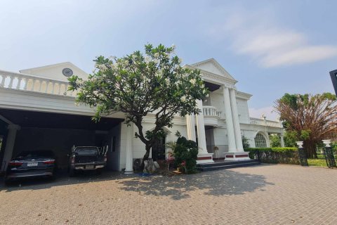 Villa in Bang Kaeo, Thailand 6 bedrooms № 171766 - photo 9