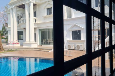 Villa in Bang Kaeo, Thailand 6 bedrooms № 171766 - photo 14