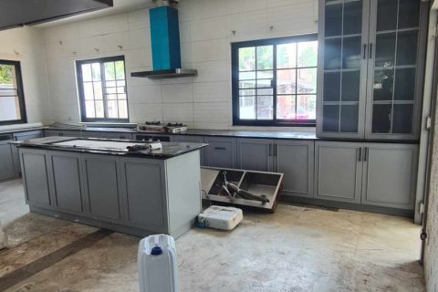 Villa in Bang Kaeo, Thailand 6 bedrooms № 171766 - photo 11