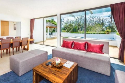 Condo in Bang Tao, Thailand, 3 bedrooms  № 119293 - photo 1