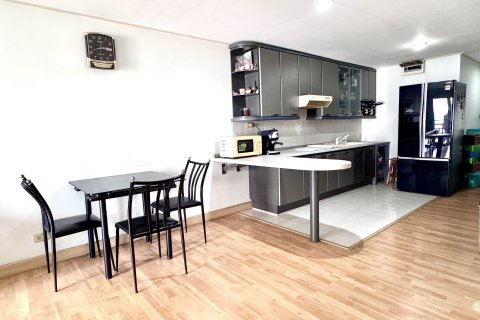 Кондоминиум с 2 спальнями в Клонг Тоэй, Бангкок, Таиланд № 158990 - фото 2