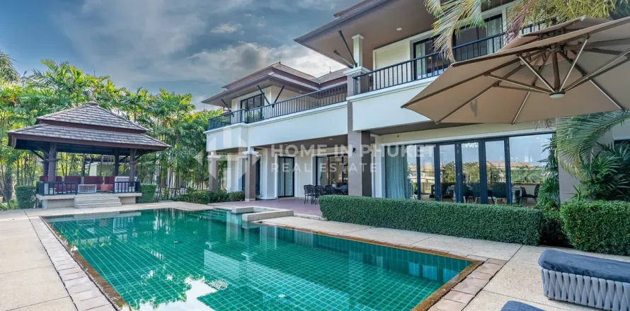 House in Phuket, Thailand 4 bedrooms № 209575