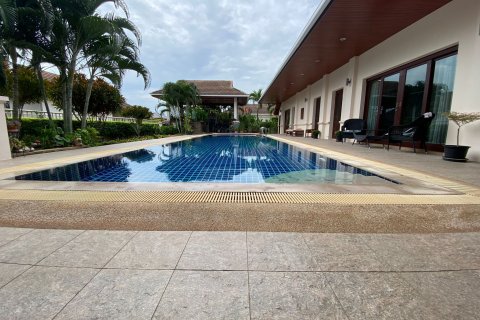 Villa in Hua Hin, Thailand 4 bedrooms № 162106 - photo 14