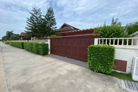 Villa in Hua Hin, Thailand 4 bedrooms № 162106 - photo 4