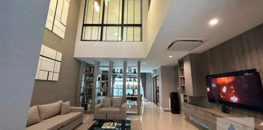 Reihenhaus in Suan Luang, Bangkok, Thailand 3 Schlafzimmer № 218701