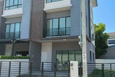 Townhouse in Lat Phrao, Bangkok, Thailand 3 bedrooms № 218700