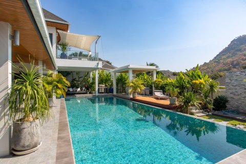 House in Hua Hin, Thailand 4 bedrooms № 158965 - photo 28