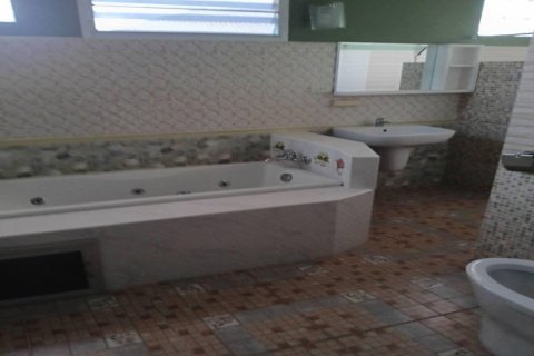 House in Mae Rim, Thailand 5 bedrooms № 161677 - photo 3