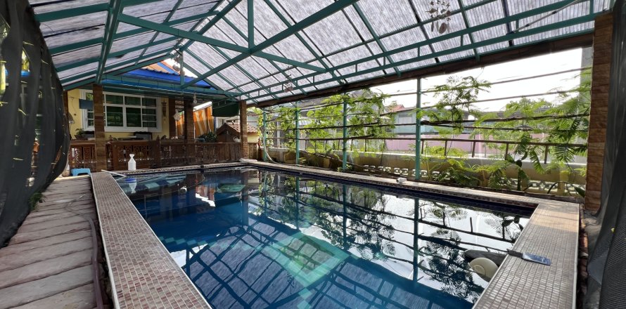 Дом в Пхетчабуне, Таиланд с 2 спальнями  № 149794