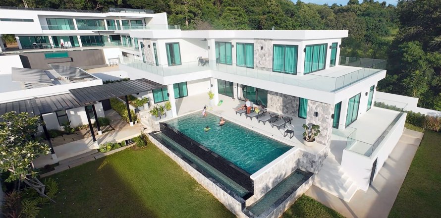 Villa in Pattaya, Thailand 5 bedrooms № 160333