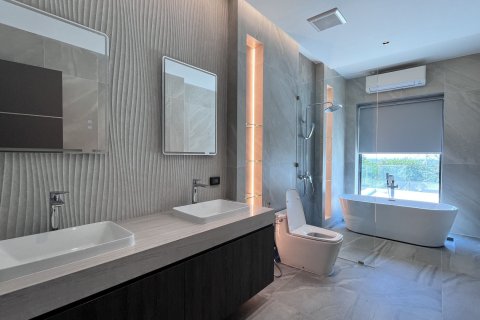 Villa in Pattaya, Thailand 5 bedrooms № 160333 - photo 10