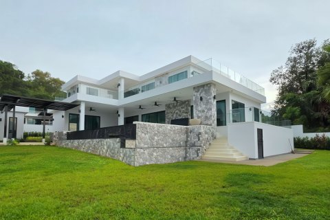 Villa in Pattaya, Thailand 5 bedrooms № 160333 - photo 11