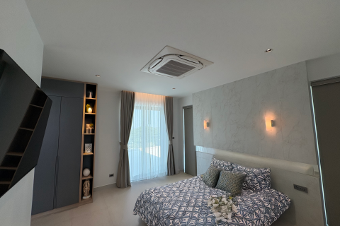 Villa in Pattaya, Thailand 5 bedrooms № 160333 - photo 9