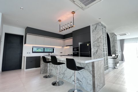Villa in Pattaya, Thailand 5 bedrooms № 160333 - photo 4