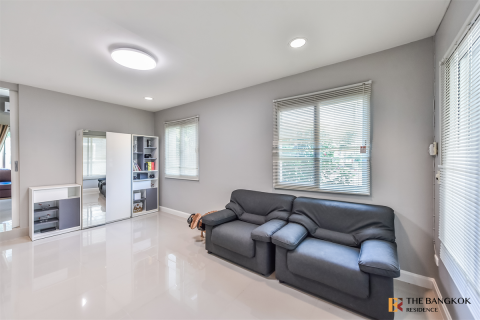 House in Bangkok, Thailand 4 bedrooms № 189311