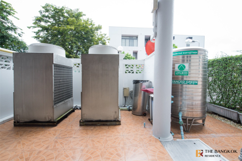 House in Bangkok, Thailand 5 bedrooms № 189314