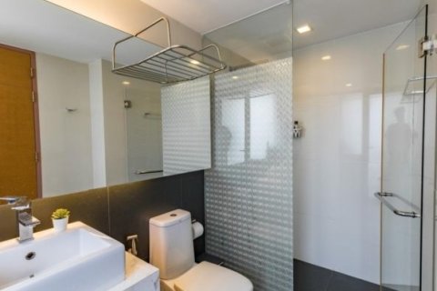 Studio dans le Condo à Khlong Toei, Bangkok, Thaïlande  № 159429 - photo 12