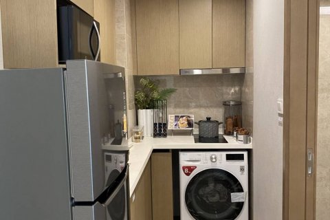 Condo in Bangkok, Thailand, 2 bedrooms  № 115065 - photo 9