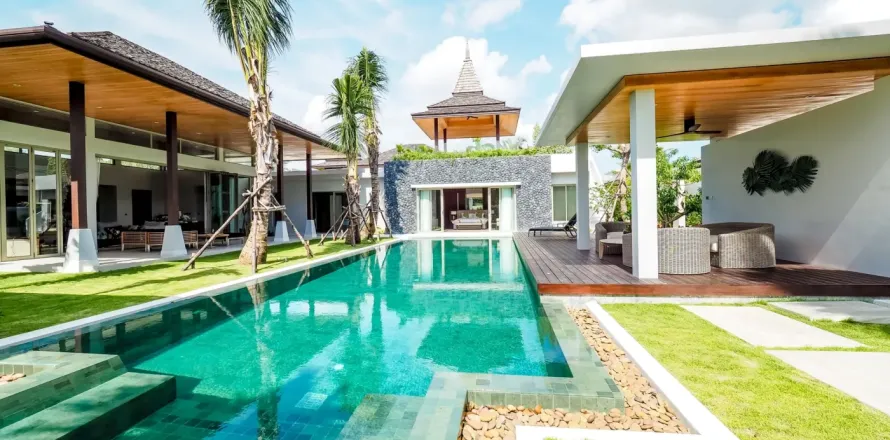 Villa in Phuket, Thailand 3 bedrooms № 177824