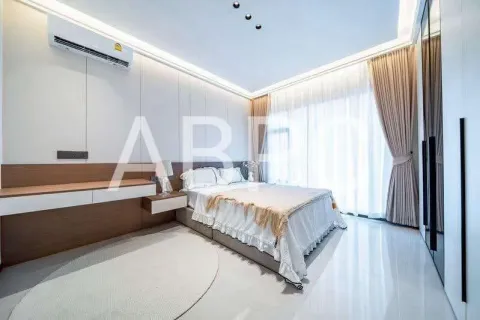 Casa de 6 dormitorios en Pattaya, Tailandia № 211508 - foto 9