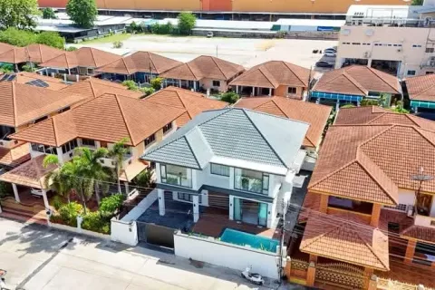 Casa de 6 dormitorios en Pattaya, Tailandia № 211508 - foto 15