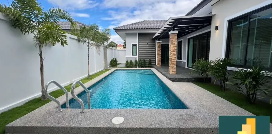 Casa de 3 dormitorios en Pattaya, Tailandia № 211511