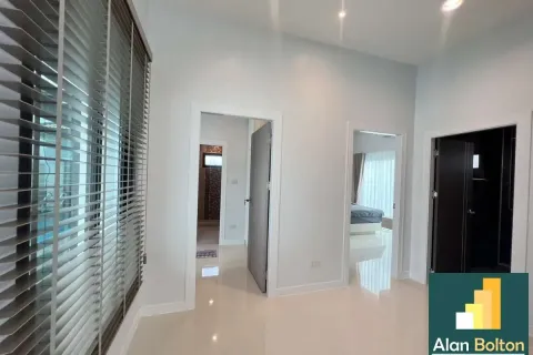 Casa de 3 dormitorios en Pattaya, Tailandia № 211511 - foto 4