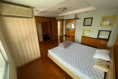 Townhouse in Pak Kret, Thailand 5 bedrooms № 141902 - photo 21