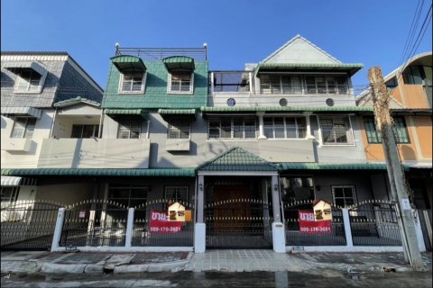Townhouse in Pak Kret, Thailand 5 bedrooms № 141902