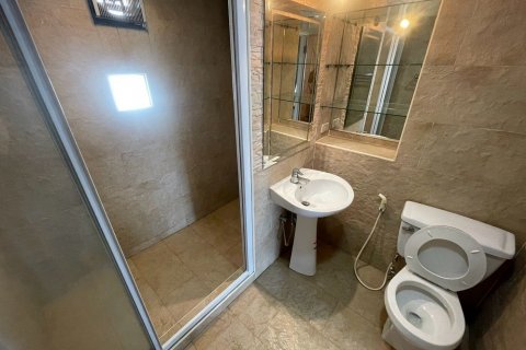 Townhouse in Pak Kret, Thailand 5 bedrooms № 141902 - photo 27
