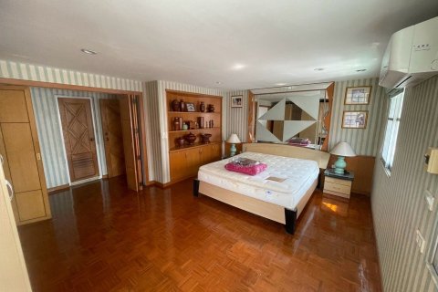 Townhouse in Pak Kret, Thailand 5 bedrooms № 141902 - photo 26