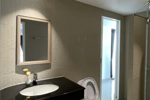 Condo in Phuket, Thailand, 2 bedrooms № 156368 - photo 18