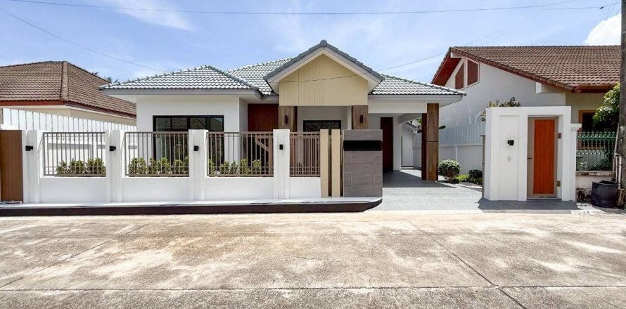 House in Phuket, Thailand 3 bedrooms № 153057
