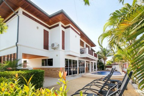 Villa in Hua Hin, Thailand 4 Schlafzimmer № 222142 - Foto 2