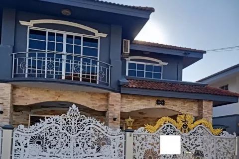 House in Pattaya, Thailand 4 bedrooms № 140781 - photo 2